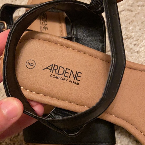Ardene Sandals - Picture 3 of 7